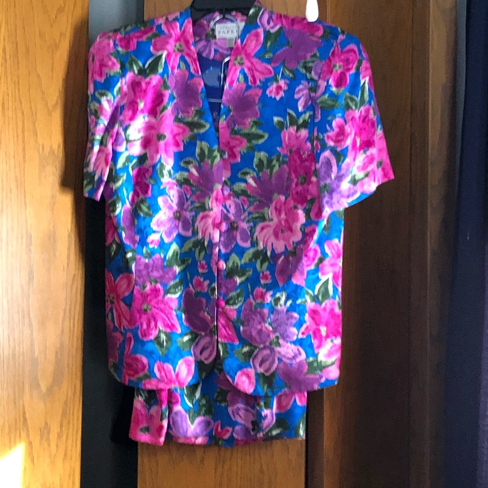ADRIANNA PAPELL TWO PIECE FLORAL PRINT SUIT